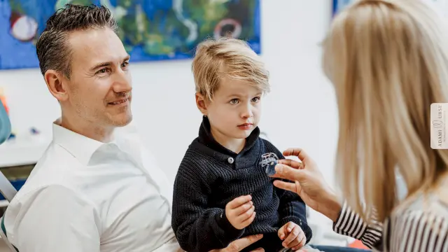 Lose Zahnspange: Arten, Vorteile, Nachteile & Eignung